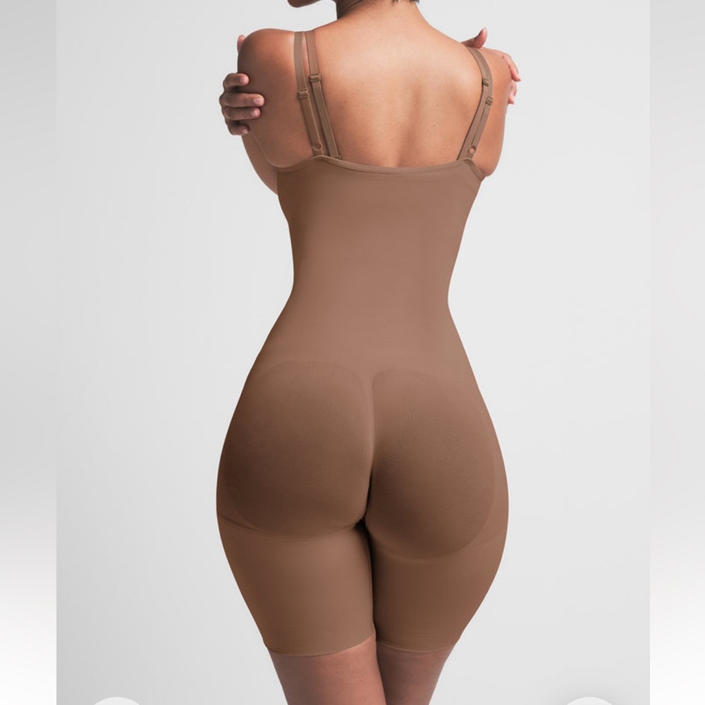 SKIMS Seamless Sculpt Butt Lifting Open Bust Bodysuit - Picture 2 of 5